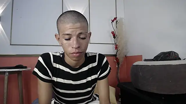 Snapshot of Tessachains_2_ chatting on 11.19.25 Tessachains 2 online show from 11.19.25