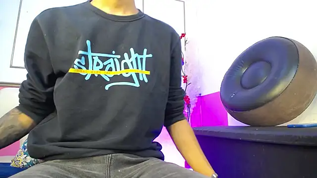 Snapshot of Tessachains_2_ chatting on 11.24.25 Tessachains 2 online show from 11.24.25