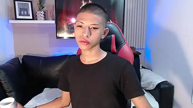 Snapshot of Tessachains_2_ chatting on 12.01.25 Tessachains 2 online show from 12.01.25