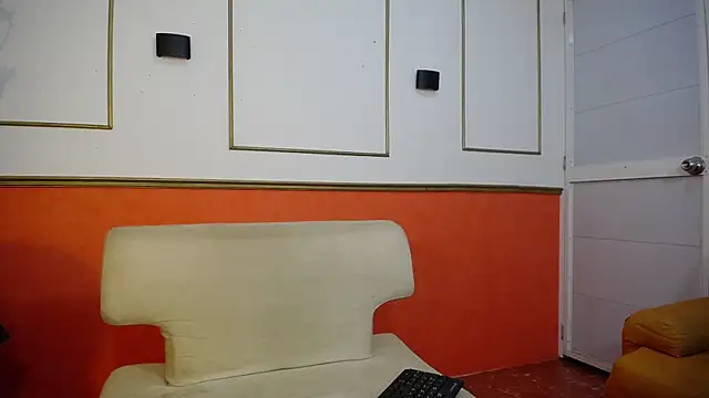 Snapshot of Tessachains_2_ chatting on 12.05.25 Tessachains 2 online show from 12.05.25