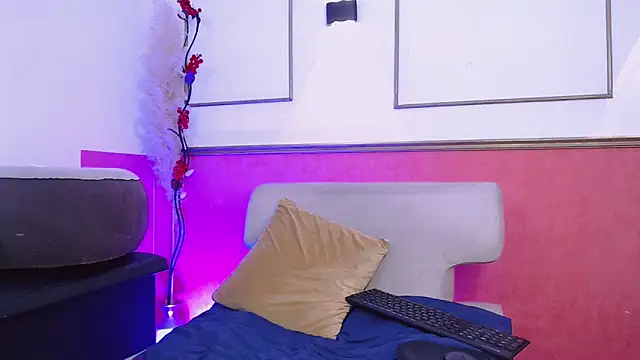 Snapshot of Tessachains_2_ chatting on 12.19.25 Tessachains 2 online show from 12.19.25