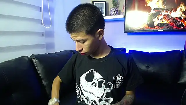 Snapshot of Tessachains_2_ chatting on 12.22.25 Tessachains 2 online show from 12.22.25