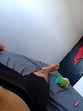 Snapshot of Rome24Ars chatting on 11.05.25 Rome24Ars online show from 11.05.25