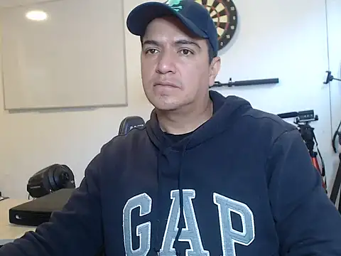 Snapshot of yayo_33 chatting on 11.06.25 yayo 33 online show from 11.06.25