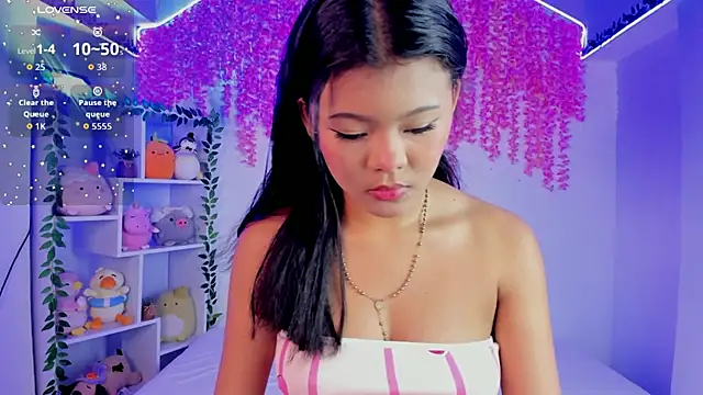 Snapshot of _hanna_sky chatting on 11.10.25 hanna sky online show from 11.10.25