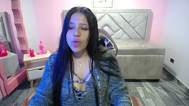 Snapshot of aria_ch2 chatting on 11.19.25 aria ch2 online show from 11.19.25