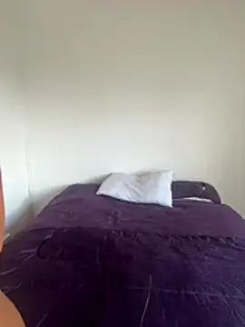 NiaLong21  online show from 11.18.25