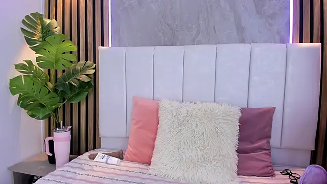 Snapshot of Carlotta_de_velour chatting on 12.16.25 Carlotta de velour online show from 12.16.25