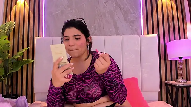Carlotta de velour online show from 04.28.26