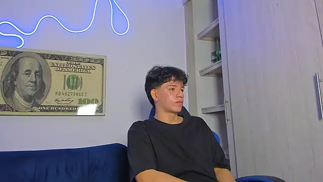 Snapshot of fredd_cs chatting on 11.06.25 fredd cs online show from 11.06.25