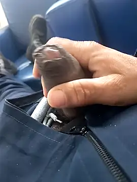 Snapshot of Loquillopajero chatting on 12.21.25 Loquillopajero online show from 12.21.25