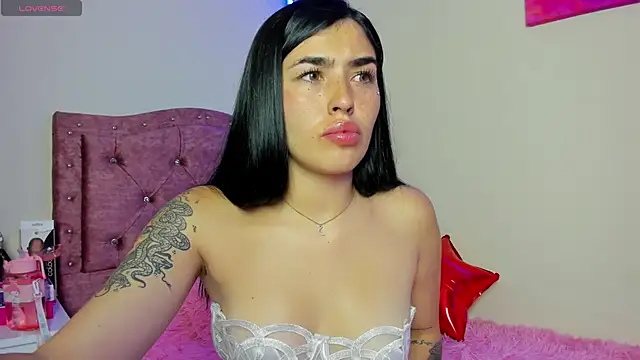 Snapshot of charlothe942 chatting on 02.12.26 charlothe942 online show from 02.12.26