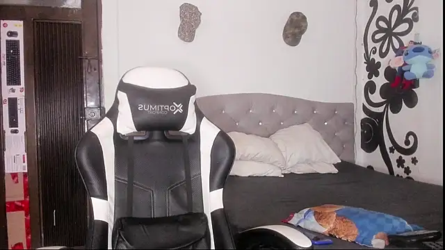 Snapshot of couple-hothot chatting on 11.20.25 couple-hothot online show from 11.20.25