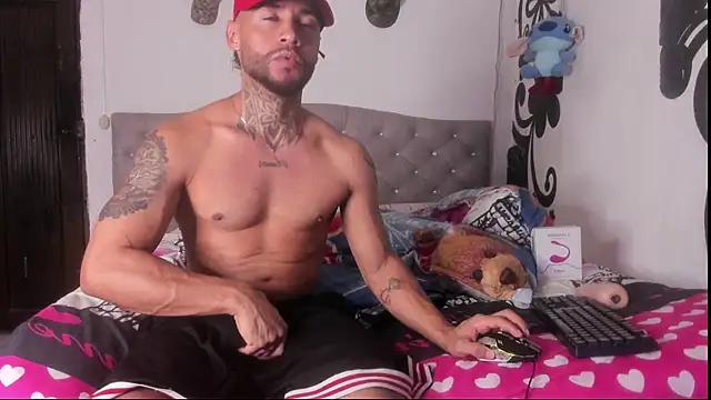 Snapshot of couple-hothot chatting on 11.21.25 couple-hothot online show from 11.21.25