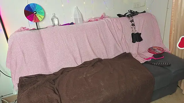 Snapshot of JadeStarUK chatting on 11.27.25 JadeStarUK online show from 11.27.25