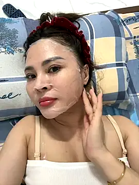 Snapshot of hellela-a chatting on 11.07.25 hellela-a online show from 11.07.25