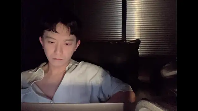 Snapshot of CouplingCry chatting on 11.30.25 CouplingCry online show from 11.30.25