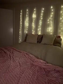 LillieMaee online show from 03.18.26