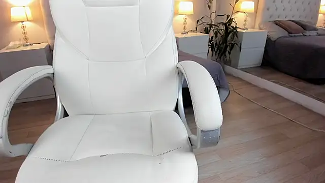 Snapshot of Scarlett_Bunny_ chatting on 12.15.25 Scarlett Bunny online show from 12.15.25