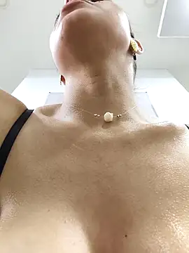 Snapshot of ALEJA__22 chatting on 12.13.25 ALEJA 22 online show from 12.13.25