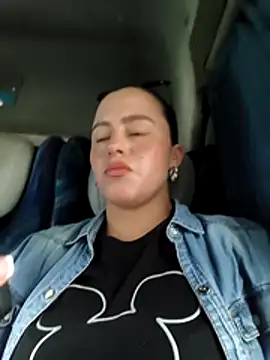 Snapshot of ALEJA__22 chatting on 12.22.25 ALEJA 22 online show from 12.22.25