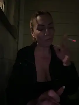 Snapshot of pervimilf chatting on 12.23.25 pervimilf online show from 12.23.25