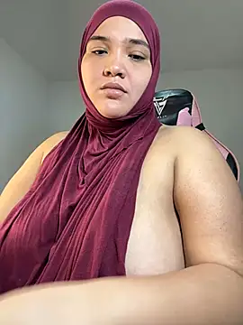 Snapshot of sweetmuslim01 chatting on 02.16.25 sweetmuslim01 online show from 02.16.25