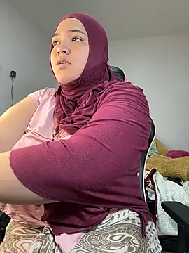 Snapshot of sweetmuslim01 chatting on 02.17.25 sweetmuslim01 online show from 02.17.25