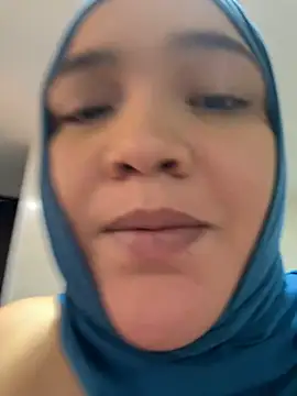 Snapshot of sweetmuslim01 chatting on 02.24.25 sweetmuslim01 online show from 02.24.25