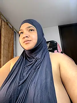 Snapshot of sweetmuslim01 chatting on 09.10.25 sweetmuslim01 online show from 09.10.25