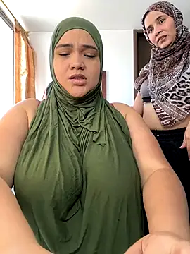 Snapshot of sweetmuslim01 chatting on 09.21.25 sweetmuslim01 online show from 09.21.25