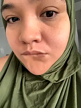 Snapshot of sweetmuslim01 chatting on 11.01.25 sweetmuslim01 online show from 11.01.25