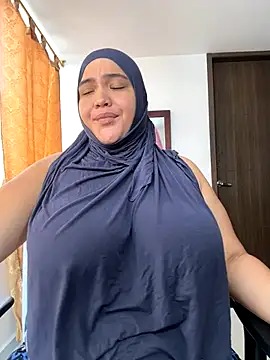 Snapshot of sweetmuslim01 chatting on 11.13.25 sweetmuslim01 online show from 11.13.25