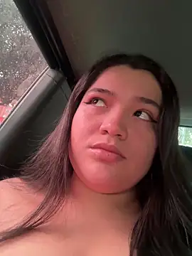 Snapshot of sweetmuslim01 chatting on 12.17.25 sweetmuslim01 online show from 12.17.25