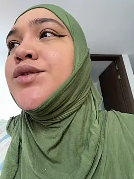 Snapshot of sweetmuslim01 chatting on 02.01.26 sweetmuslim01 online show from 02.01.26