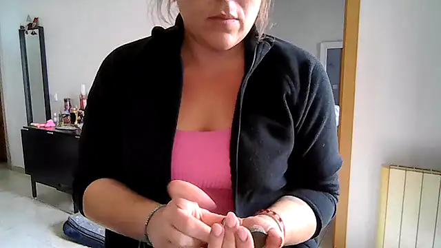 Snapshot of Domiqueen chatting on 11.13.25 Domiqueen online show from 11.13.25