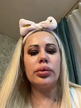 Snapshot of MonnyStef chatting on 02.14.26 MonnyStef online show from 02.14.26