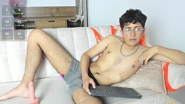 Snapshot of LustyGuy18 chatting on 11.07.25 LustyGuy18 online show from 11.07.25