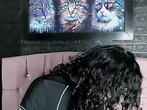 Snapshot of hot_and_fucking_girl chatting on 11.08.25 hot and fucking girl online show from 11.08.25