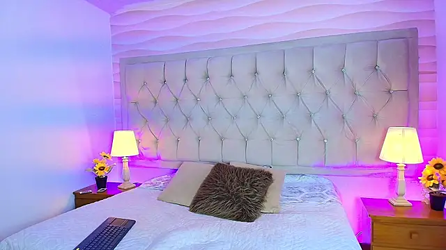 Snapshot of Liathompson_FG chatting on 12.03.25 Liathompson FG online show from 12.03.25