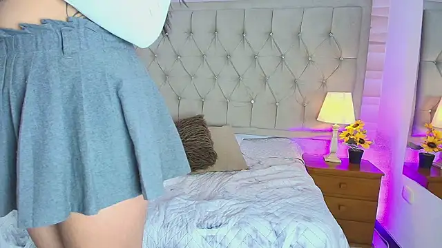 Snapshot of Liathompson_FG chatting on 12.15.25 Liathompson FG online show from 12.15.25