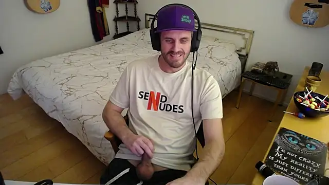 Snapshot of skatejocke chatting on 11.19.25 skatejocke online show from 11.19.25