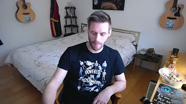 Snapshot of skatejocke chatting on 11.22.25 skatejocke online show from 11.22.25