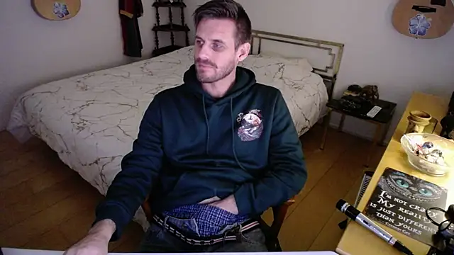 Snapshot of skatejocke chatting on 11.25.25 skatejocke online show from 11.25.25