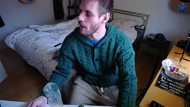 Snapshot of skatejocke chatting on 12.01.25 skatejocke online show from 12.01.25