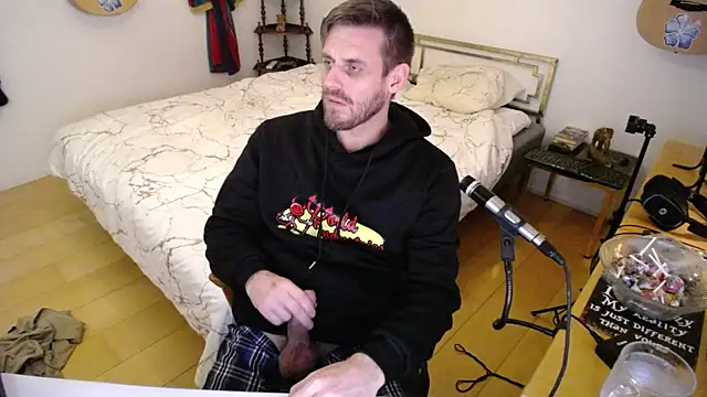 Snapshot of skatejocke chatting on 12.05.25 skatejocke online show from 12.05.25