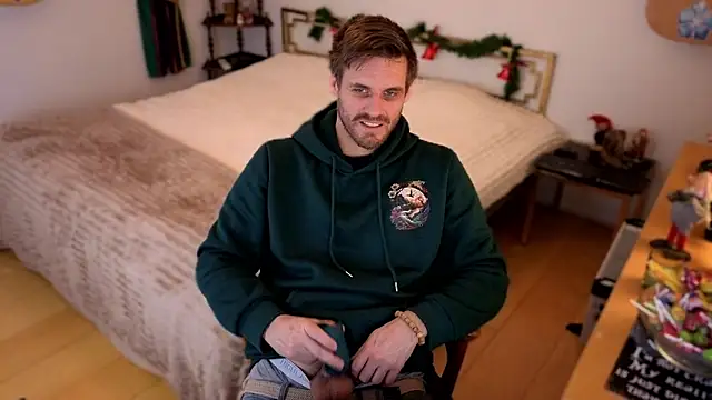 Snapshot of skatejocke chatting on 12.18.25 skatejocke online show from 12.18.25