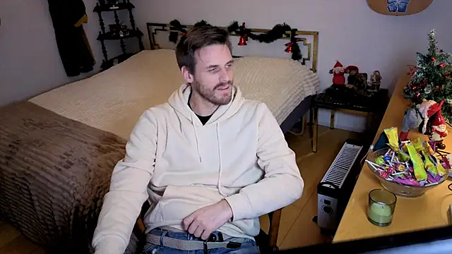 Snapshot of skatejocke chatting on 12.21.25 skatejocke online show from 12.21.25