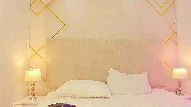 Snapshot of isaa_and_juanjo chatting on 11.20.25 isaa and juanjo online show from 11.20.25