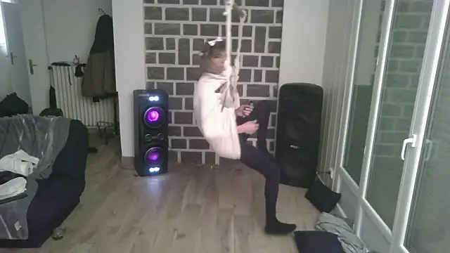 Snapshot of samia42 chatting on 12.14.25 samia42 online show from 12.14.25